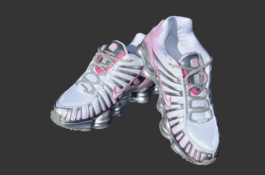 Nike Shox - (UA) Mtlc Platinum/Pinksicle-Pink Foam-White-Flt Silver